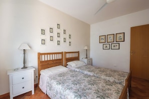 2 slaapkamers, een strijkplank/strijkijzer, wifi, beddengoed