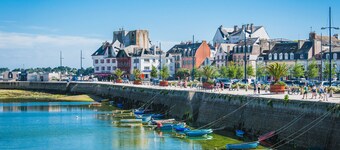 The port and beaches nearby - 2 adults 2 children