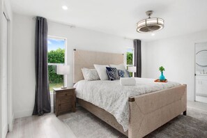 4 bedrooms, iron/ironing board, WiFi, bed sheets