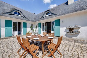 Enjoy dining al fresco in this charming courtyard with a round table and comfortable chairs.