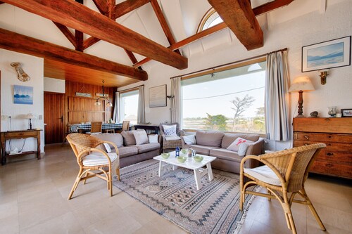 Large oceanfront house with garden for 12