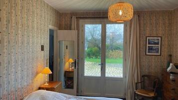 6 chambres, fer et planche Ă repasser