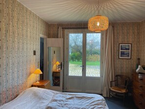 6 bedrooms, iron/ironing board, wheelchair access