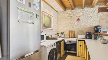 Réfrigérateur, micro-ondes, four, lave-vaisselle