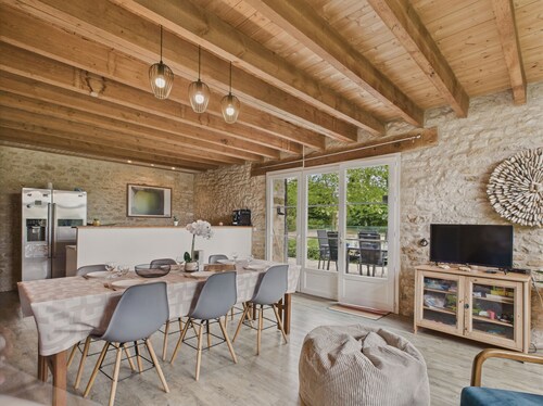 Maison en pierre pour 4 adultes/2enfants avec jardin