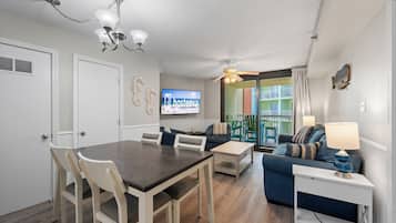 Signature Condo, 2 Bedrooms, Non Smoking, Kitchen | In-room dining