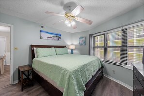 Signature appartement, 2 slaapkamers, niet-roken, keuken | 2 slaapkamers, individueel gedecoreerd, individueel gemeubileerd