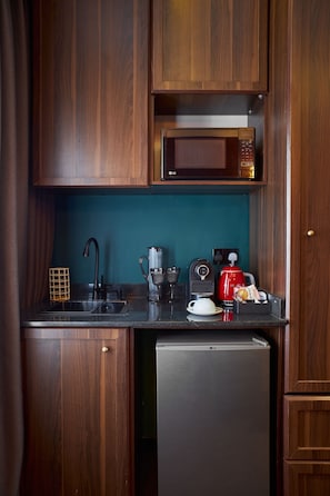 Superior Studio | Private kitchenette | Fridge, microwave