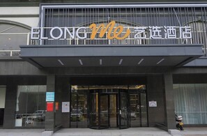 Exterior - yi xuan hotel - bus station (Yangjiang)