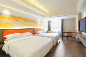 Family Room | Blackout curtains, soundproofing, free WiFi - yi xuan hotel - bus station (Yangjiang)