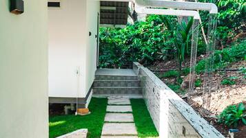 Deluxe Cottage | Terrace/patio