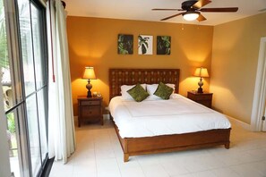 2 室のベッドルーム、デスク、アイロン / アイロン台、WiFi