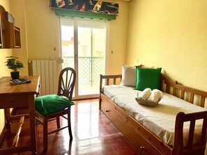3 bedrooms, iron/ironing board, bed sheets