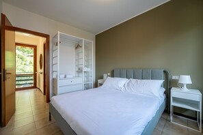1 habitación, tabla de planchar con plancha, wifi gratis y ropa de cama 