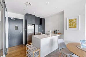 Interior - Prime Location! Pool, Gym, Tower Views | Zodiak (Auckland)