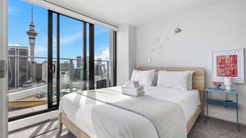 2 bedrooms, desk, iron/ironing board, WiFi