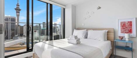 2 habitaciones, escritorio, tabla de planchar con plancha y wifi