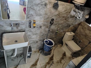 Deluxe Tent | Bathroom