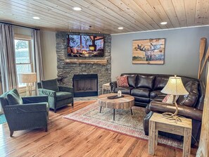 Smart TV, fireplace, ping pong