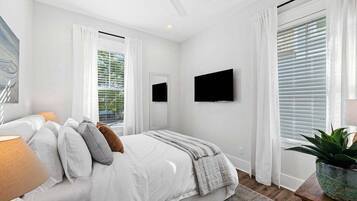 5 bedrooms, desk, iron/ironing board, free WiFi