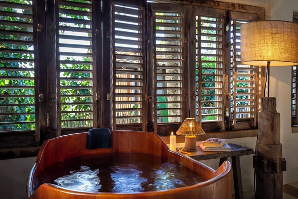 Casa Deluxe | Baño | Toallas, jabón, shampoo, papel de baño 