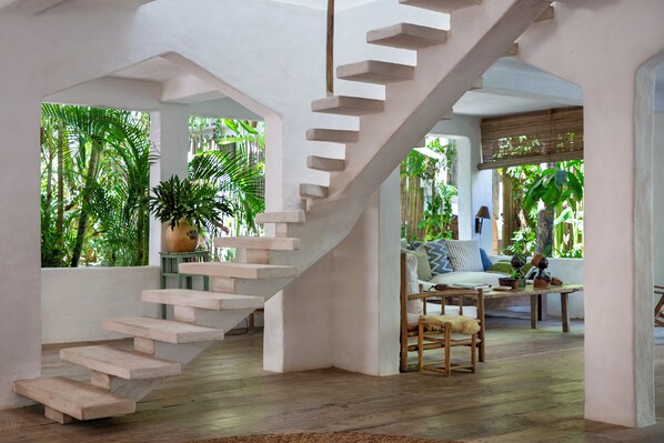 Deluxe-hus | Opholdsområde | 49-tommers smart-tv med satellitkanaler