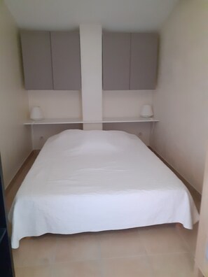 2 makuuhuonetta, vuodevaatteet