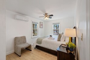 4 عدّة غرف نوم ومكتب ومكواة/لوح كي وسرير سفر