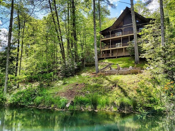 Exterior - The Overlook (Suches)