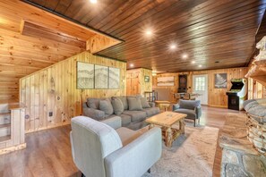 Interior - The Overlook (Suches)