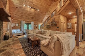 Smart TV, fireplace, table football - The Overlook (Suches)