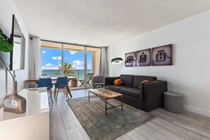 Télévision, lecteur de DVD, chaîne hi-fi, espaces bureaux