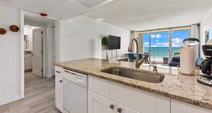 Hutchinson Island, BeachFront, Heated Pool, Balcony, Top Floor