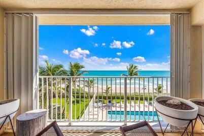 Hutchinson Island, BeachFront, Heated Pool, Balcony, Top Floor