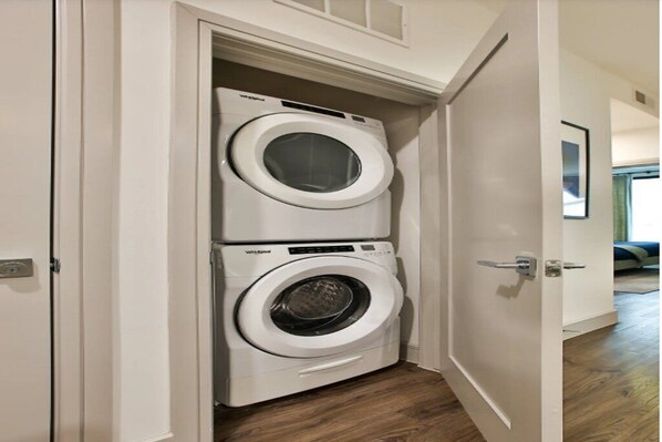 A laundry room with two stacked front-loading washing machines. - Houston Gem: Walk to Med Center & NRG (Houston)