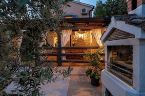 Outdoor dining - Villa Casa Olga  for 4-6 persons, with pool and a beautiful garden, near Porec (Dračevac)