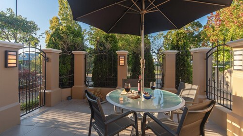 A luxury apartment beside the river and close to the city centre