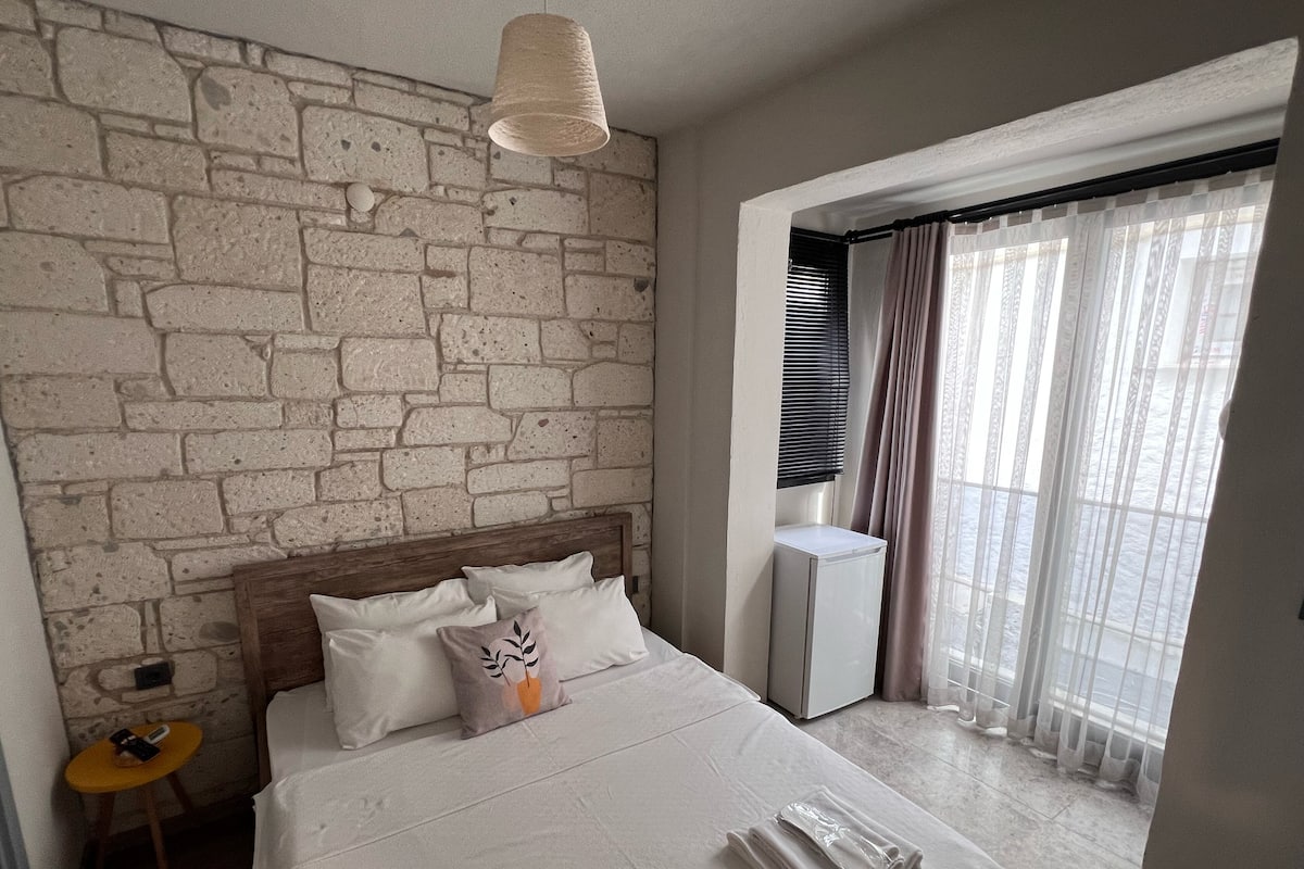 Dobbeltrom, 1 queensize-seng, privat bad | Wi-fi (inkludert)