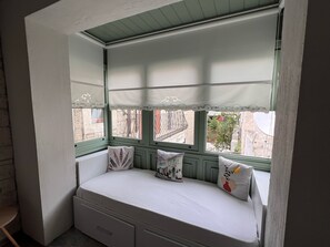 Habitación triple, baño privado, vistas a la ciudad | Wifi gratis