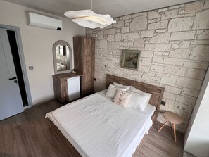 Habitación triple, baño privado, vistas a la ciudad | Wifi gratis