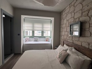 Triple Room, Private Bathroom, Courtyard View