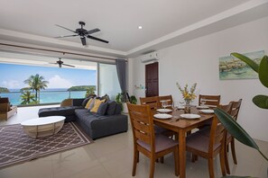 Design Apartment, 3 Bedrooms, Ocean View | In-room dining