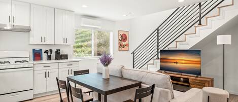 3 bedrooms, Internet