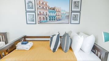 4 habitaciones, escritorio, wifi gratis y ropa de cama