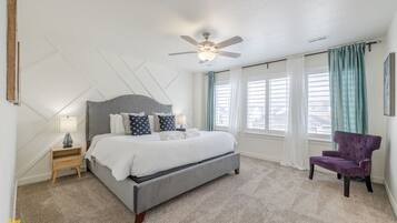 4 bedrooms, desk, free WiFi, bed sheets