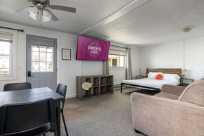 2 slaapkamers, een bureau, wifi, beddengoed