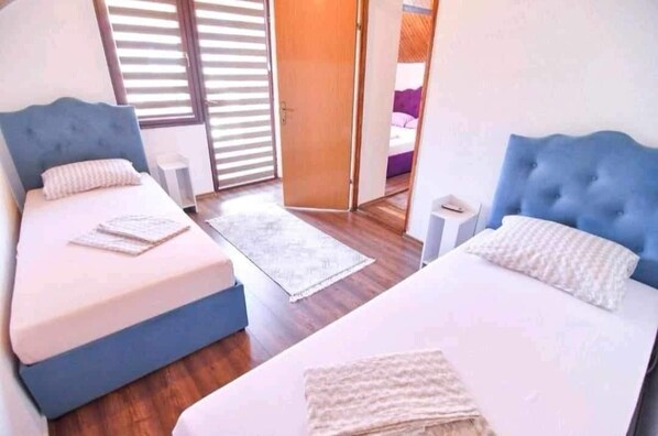 2 makuuhuonetta, silitysrauta/-lauta, Wi-Fi