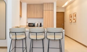 1 bedroom - Designer 1BR Missoni Apt Newly Built and Fully Equipped (Dubai)