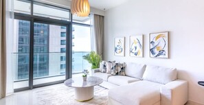Apartment - Homesgetaway-luxury 2Br Apartment in Beach Vista Tower 2 With Beach Access (Dubai)
