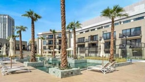 House - Modern Living in Oakley Square Fully Furnished 1BR (Dubai)